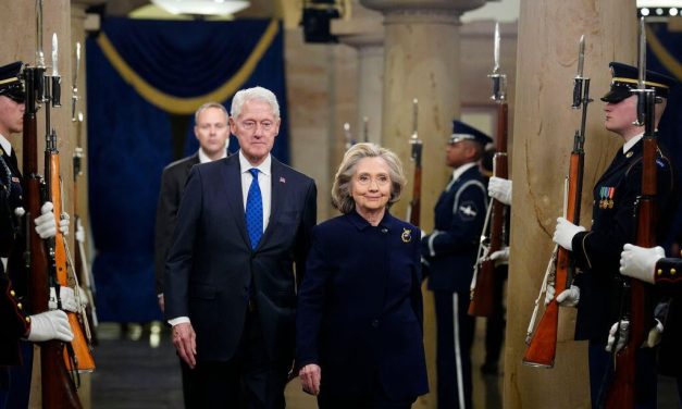 Bill Dan Hillary Clinton Menolak Bersaksi Dalam Investigasi House