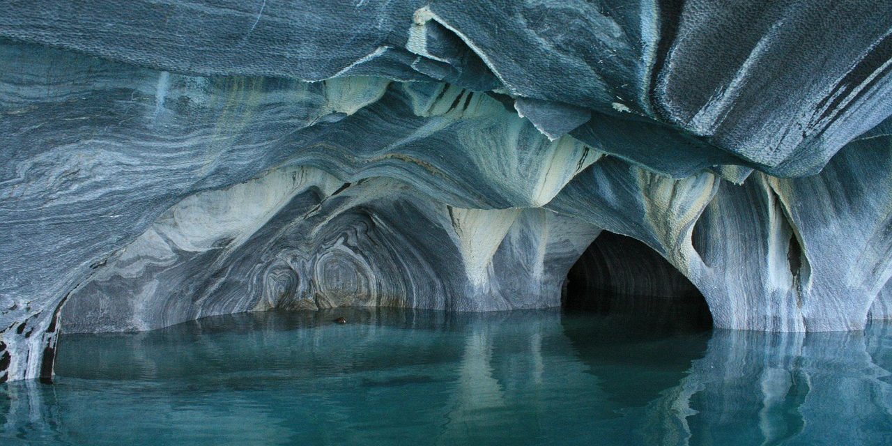 Danau Carrera Air Birunya Yang Jernih Menarik Wisatawan