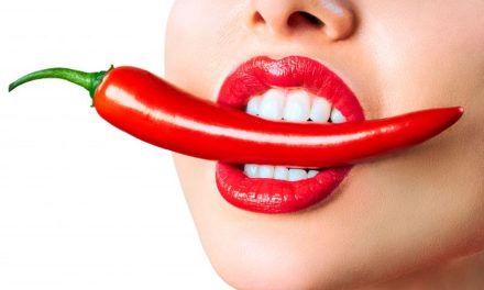 Kebiasaan Makan Pedas, Bisa Berdampak Negatif
