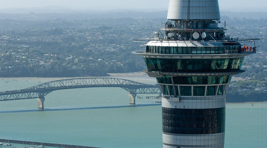 Bangunan Sky Tower Simbol Kemajuan Arsitektur Di Kota Besar