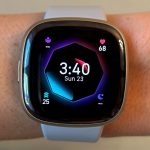 Smartwatch Fitbit Sense 2 Memiliki Sensor Yang Di Lapisi Kaca