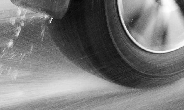 Bahaya Aquaplaning, Penyebab Dan Cara Mengatasinya