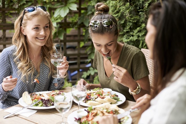 Makan Sehat Saat Traveling Kini Lebih Mudah