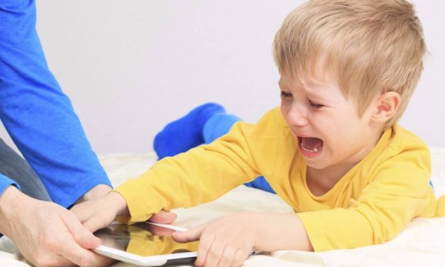 Screen Time Pada Balita Bikin Gampang Tantrum